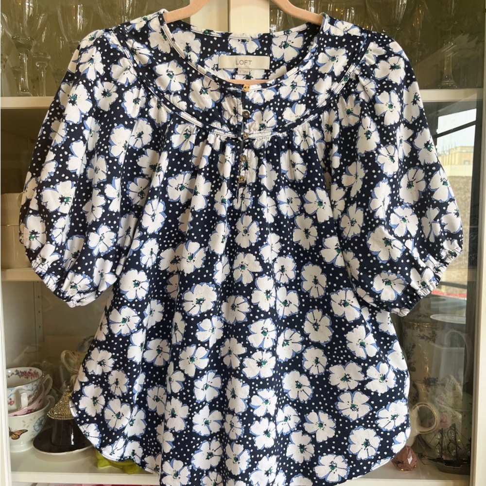 LOFT Navy and White Floral Blouse relaxed fit Size Smalll